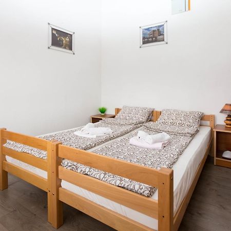 Kingdom Rooms Visoko Buitenkant foto