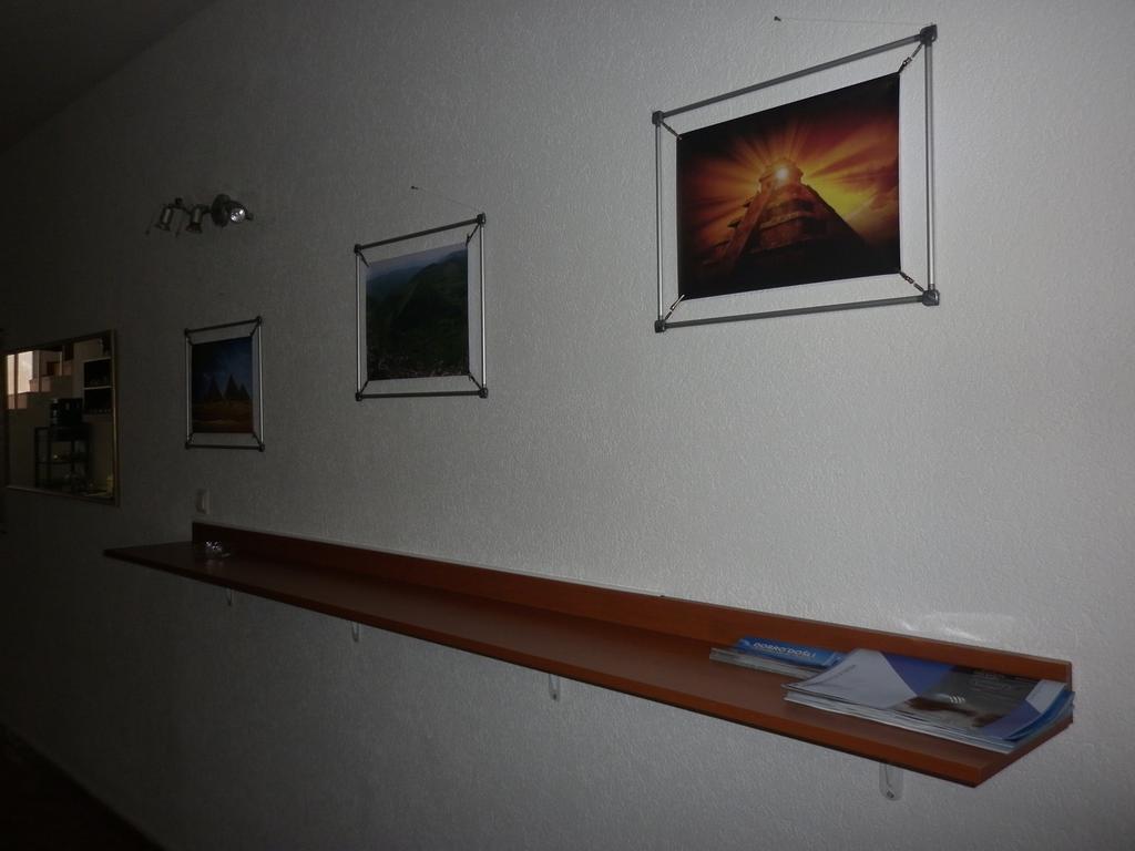 Kingdom Rooms Visoko Buitenkant foto