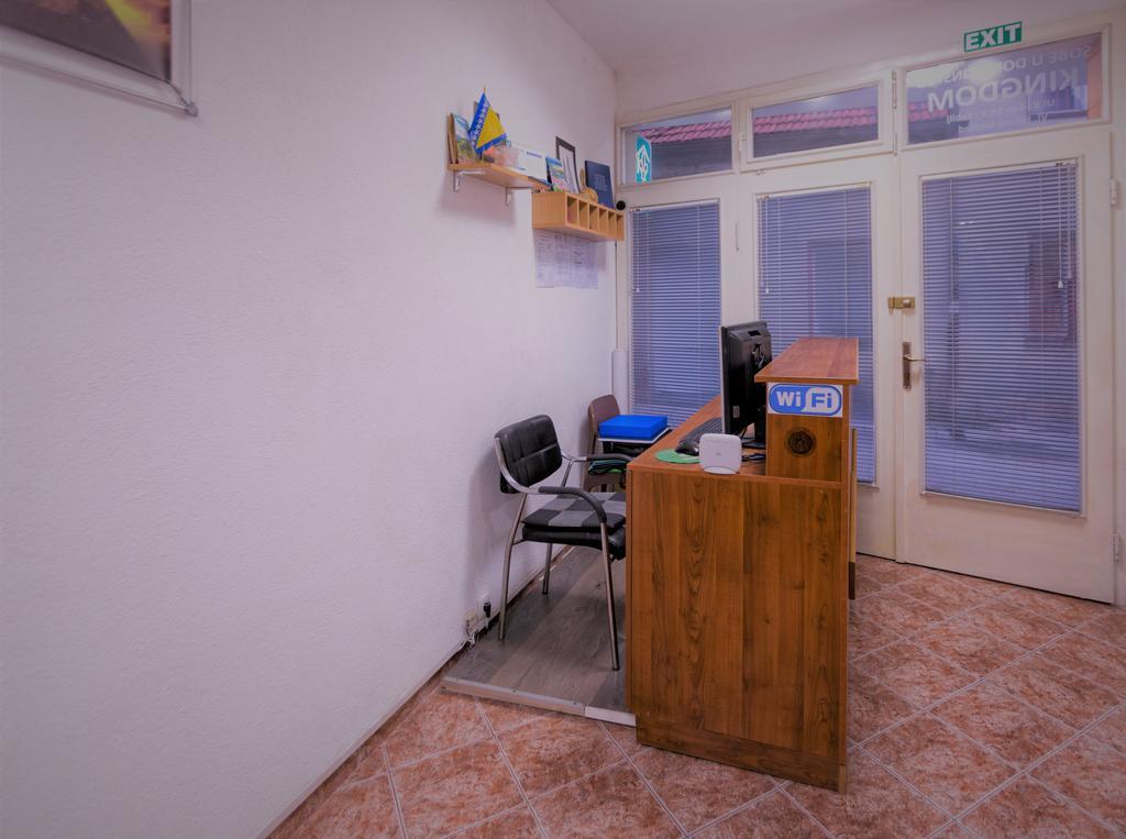 Kingdom Rooms Visoko Buitenkant foto