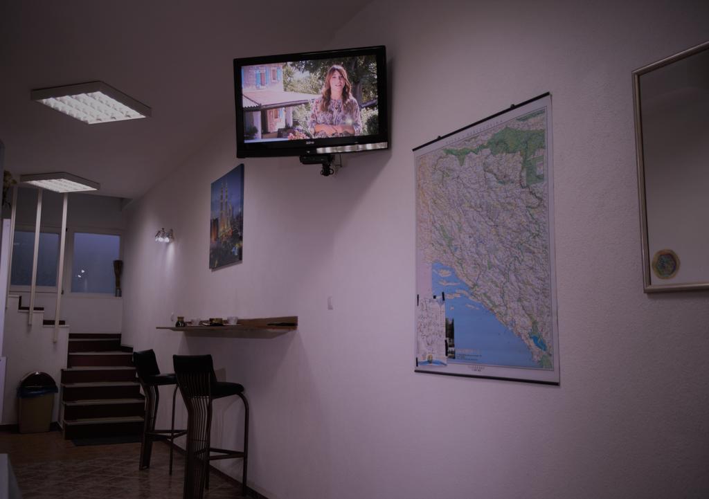Kingdom Rooms Visoko Buitenkant foto