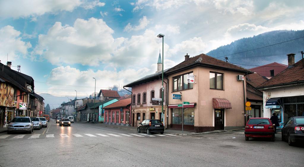 Kingdom Rooms Visoko Buitenkant foto