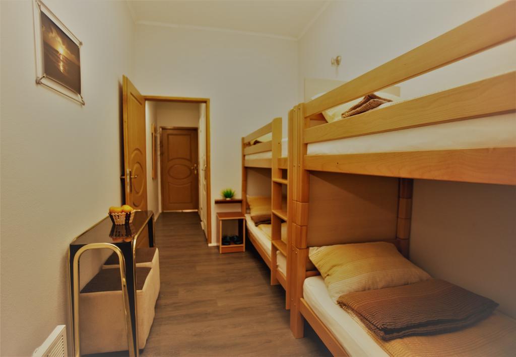 Kingdom Rooms Visoko Buitenkant foto