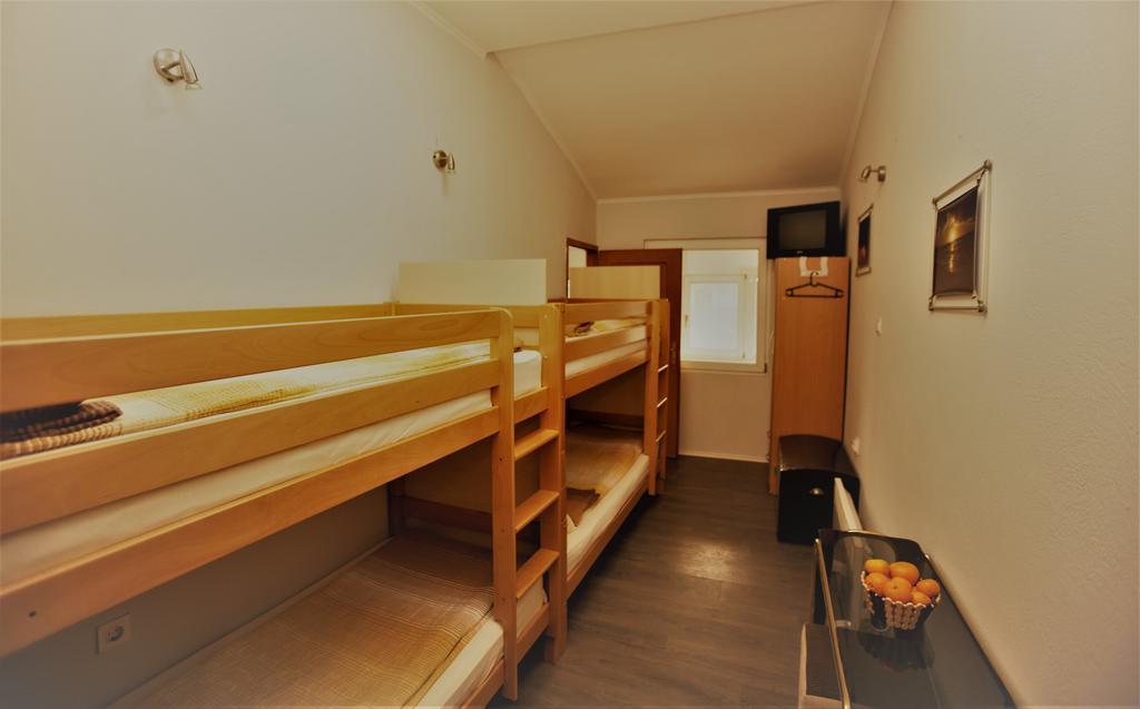 Kingdom Rooms Visoko Buitenkant foto
