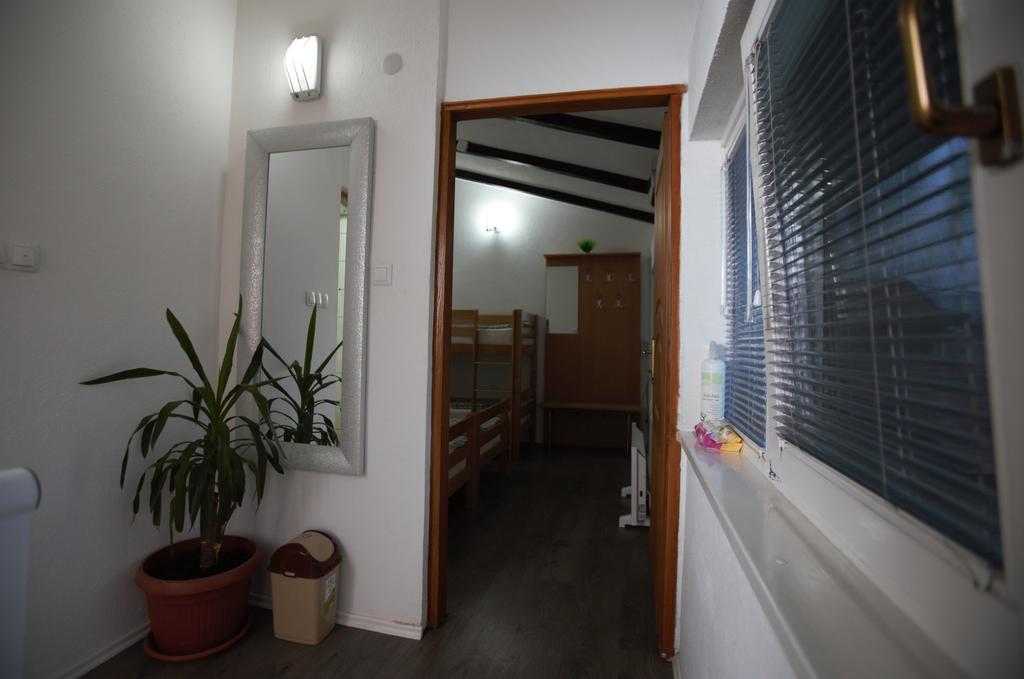 Kingdom Rooms Visoko Buitenkant foto