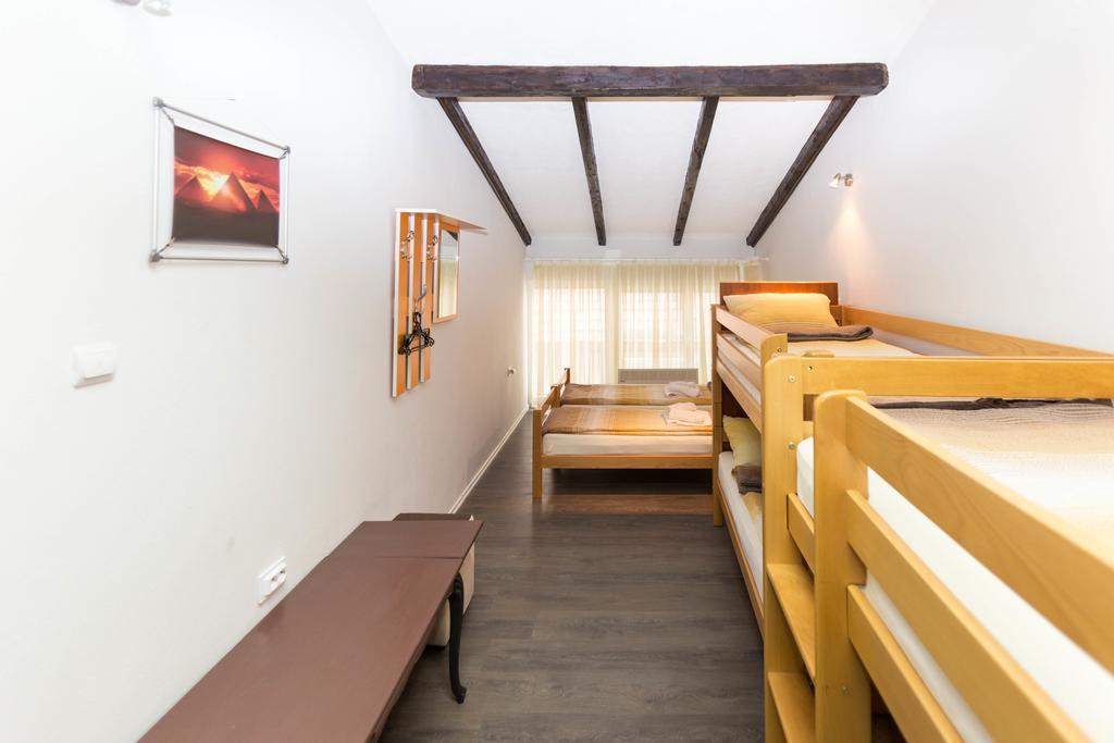 Kingdom Rooms Visoko Buitenkant foto