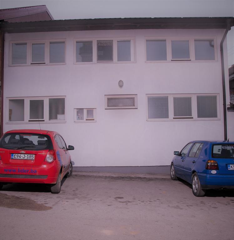 Kingdom Rooms Visoko Buitenkant foto