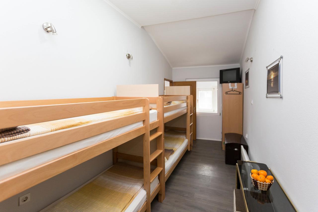 Kingdom Rooms Visoko Buitenkant foto