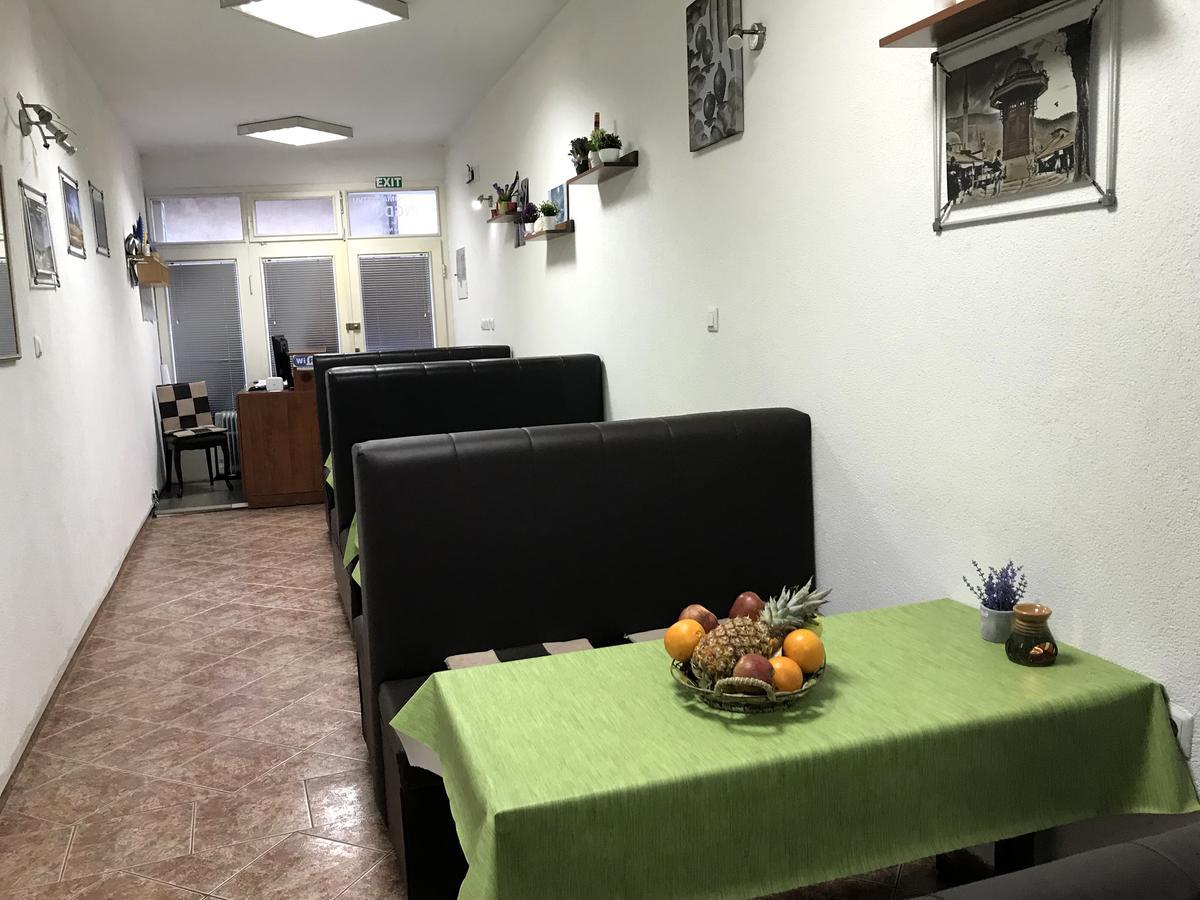 Kingdom Rooms Visoko Buitenkant foto