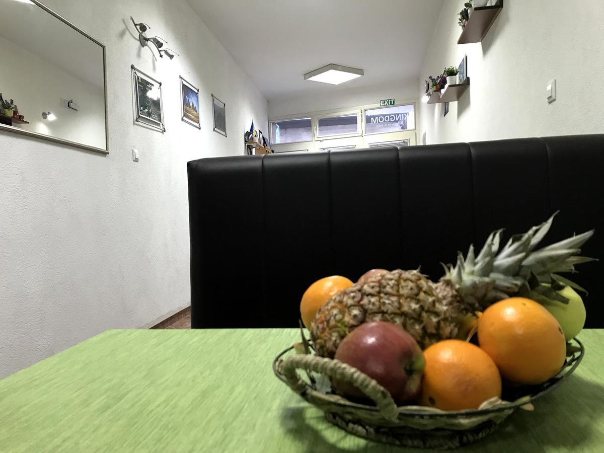 Kingdom Rooms Visoko Buitenkant foto