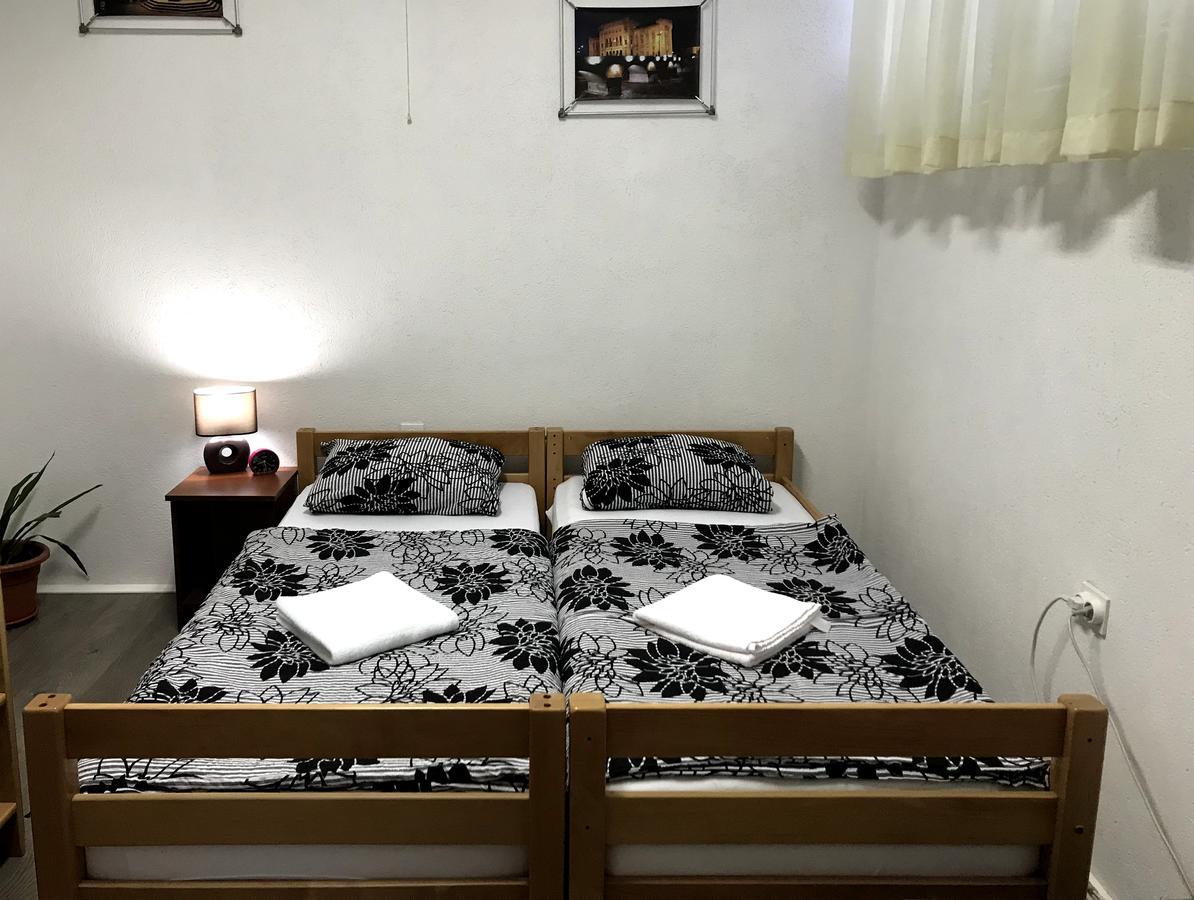 Kingdom Rooms Visoko Buitenkant foto