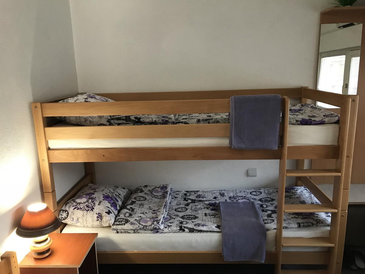 Kingdom Rooms Visoko Buitenkant foto